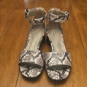 Clarks Elisa Dedra Heeled Sandal in Taupe Snakeskin Pattern in Size 7 M